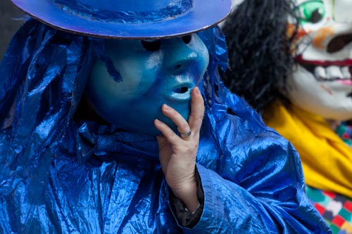 Masque tout en bleu © Norbert Pousseur