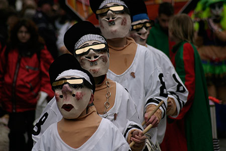 masques à lunettes au carnaval de Bâle 2006 - © Norbert Pousseur