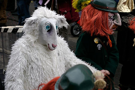déguisement de mouton au carnaval de Bâle 2006 - © Norbert Pousseur