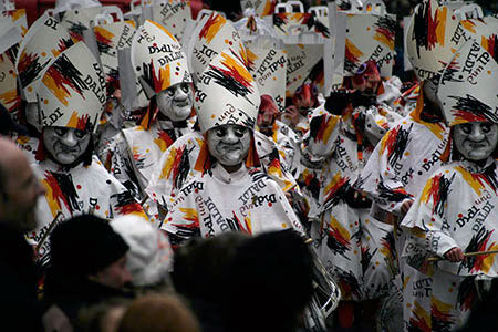 Groupe de masques anti hard-discounter au carnaval de Bâle 2006 - Basel - © Norbert Pousseur