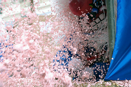 jet de confetti au carnaval de Bâle 2006 - © Norbert Pousseur