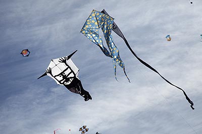 Tête masquée et foulard - Festival de Fréjus - © Norbert Pousseur