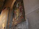 Baptème de Clovis sur vitrail latéral - vitrail de cimetière - © Norbert Pousseur