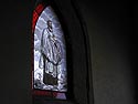 Vitrail latéral avec St François de Sales - vitrail de cimetière - © Norbert Pousseur