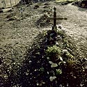 Série de tombes en terre battue - Tombes - © Norbert Pousseur