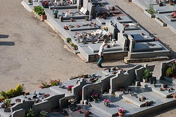 Une cité de tombes - implantation de cimetière - © Norbert Pousseur
