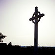 Croix de bois à couronne - © Norbert Pousseur