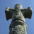 Croix antique de pierre avec christ - © Norbert Pousseur