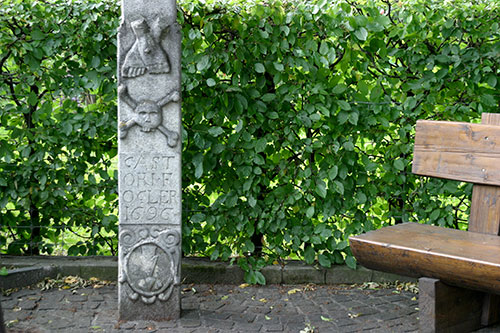 Pied de croix aux ossements près de Niederrorhdorf - © Norbert Pousseur