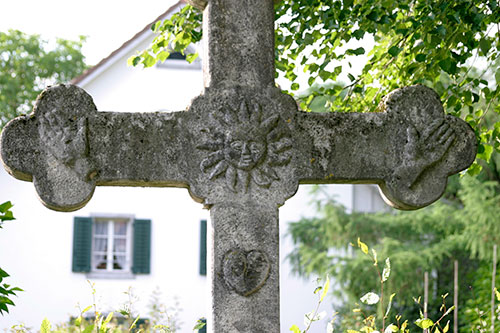 Croix d'Argovie avec mains et soleil - © Norbert Pousseur