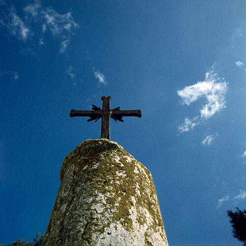 Croix provençale sur pilier - © Norbert Pousseur