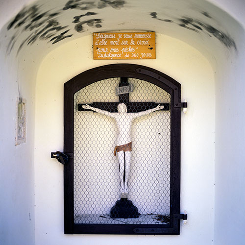 Oratoire avec Christ en croix - © Norbert Pousseur