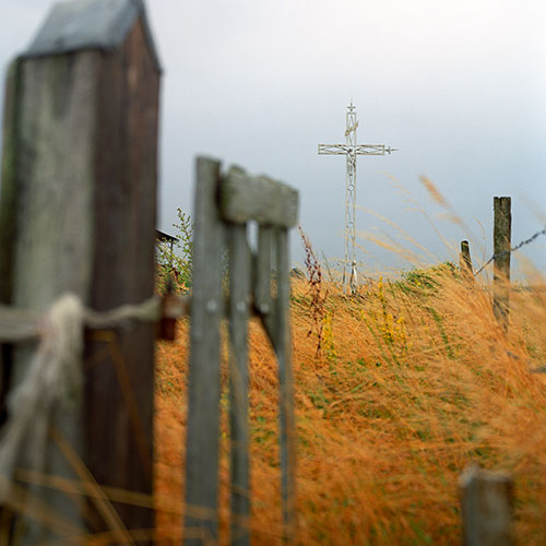 croix dans champ de Bourgogne - © Norbert Pousseur