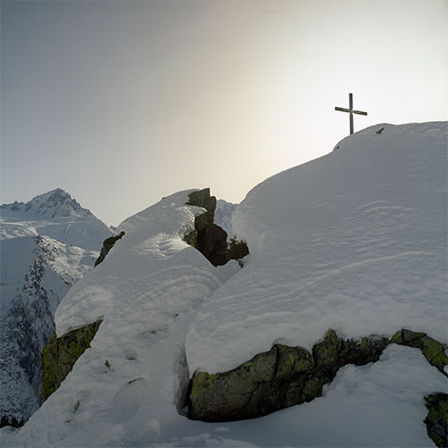 Croix sur sommet enneigé - © Norbert Pousseur