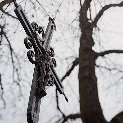 Croix de fer forgé brisée - © Norbert Pousseur