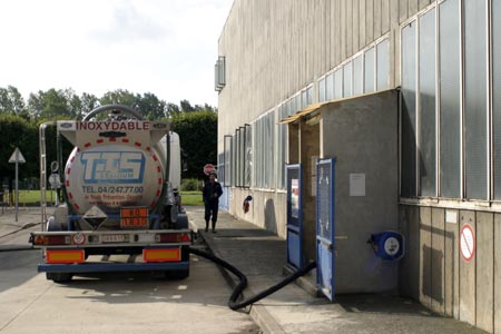 Camion d'approvisionnement en produits chimiques - centrale Edf - © Norbert Pousseur