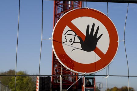 Panneau de danger de grue - centrale Edf - © Norbert Pousseur