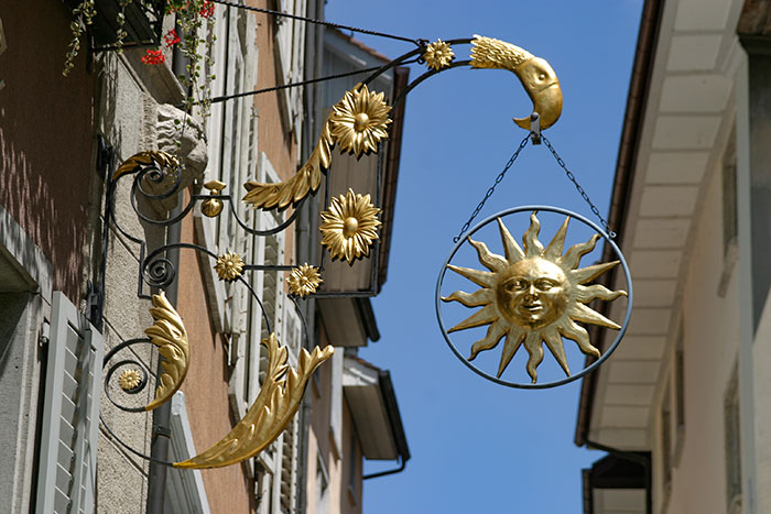 Enseigneau soleil hulanisé - photographie © Norbert Pousseur