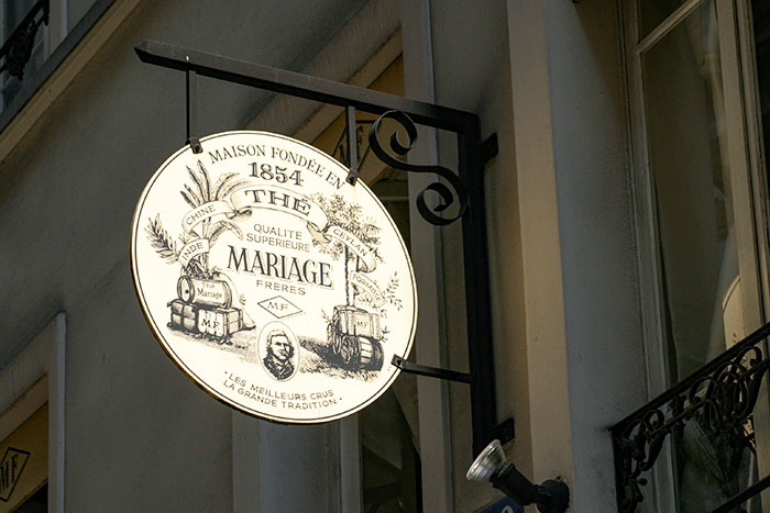 Enseigne pour le comptoirr de thé Mariage frères - photographie © Norbert Pousseur