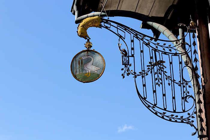 Enseigne au cygne - photographie © Norbert Pousseur