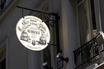 Enseigne de la maison de thé des frères Mariage - © Norbert Pousseur