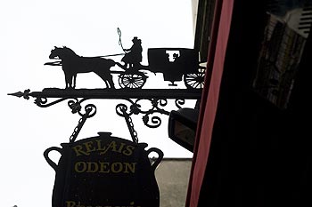 Enseigne du relais de l'Odéon - © Norbert Pousseur