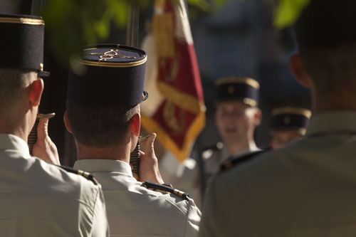 Espada presentó a la bandera - © Norbert Pousseur