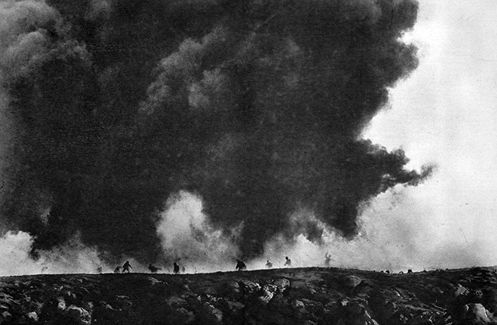 Nubes de gas - foto 'Le Miroir', guerra de 14-18 - reproducción © Norbert Pousseur