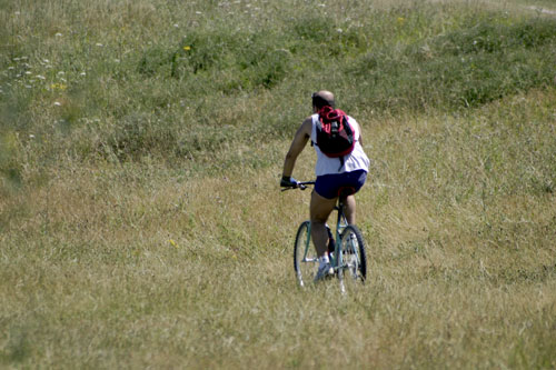 Bicicleta en los campos - © Norbert Pousseur