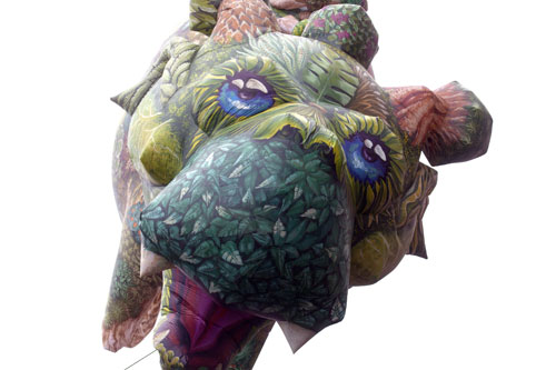 La cabeza del dragón en globo de goma - © Norbert Pousseur
