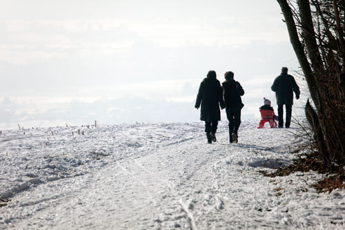 Familia que se pasea en la nieve - © Norbert Pousseur