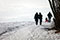 Familia que se pasea en la nieve - © Norbert Pousseur