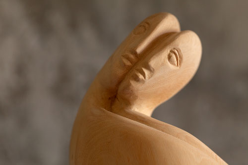 Dobla cara sobre madera de Lutfi Romhein - © Norbert Pousseur