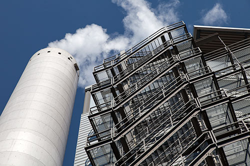Escalera de fachada de la fábrica de reciclaje en Zurich - © Norbert Pousseur