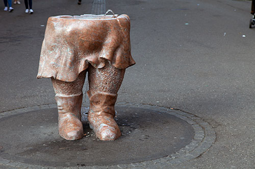 Fontaine sobre dos pies en Zurich - © Norbert Pousseur