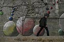 Mur de boules peintes, Graph’mur photographié par Norbert Pousseur ©