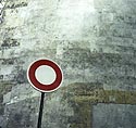 Sens interdit contre mur aveugle, Graph’mur photographié par Norbert Pousseur ©