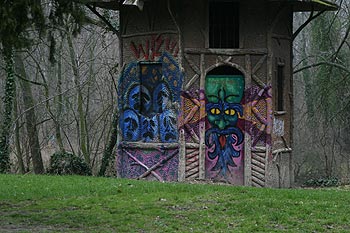 Visage de diable dans parc de Champs sur Marne - Graph’mur photographié par Norbert Pousseur ©