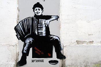 Un joueur d'accordéon "risque de rêve", par Jeff Aerosol - Kosmopolite 2008 de Bagnolet, photographié par Norbert Pousseur ©