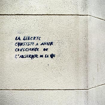 La liberté consiste à avoir conscience de l'absurdité de la vie, Graph’mur photographié par Norbert Pousseur ©
