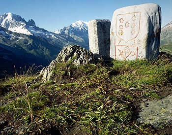 Borne d'évêché limite franco-suisse, Graph’mur photographié par Norbert Pousseur ©