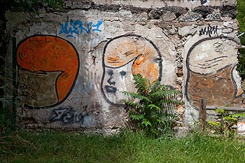 Trois visages d'enfant soulignant la diversité du quartier - Bagnolet 2009, photographié par Norbert Pousseur ©