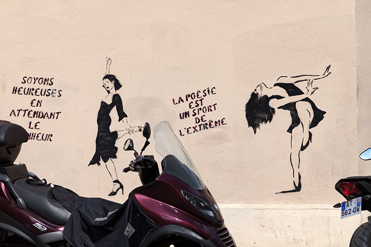 Poésie et Bonheur -  un graph'mur ou street art de Miss Tic, photographié par © Norbert Pousseur