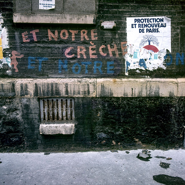Et notre crêche ? - un graph'mur ou street art photographié par © Norbert Pousseur
