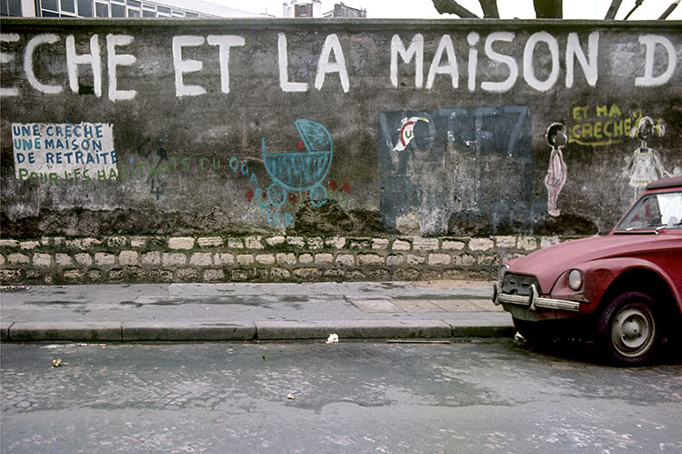 Street art des années 1980 avec sa 2CV d'époque - un graph'mur ou street art photographié par © Norbert Pousseur