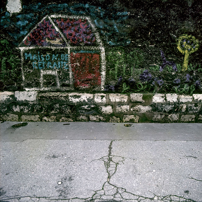 Dessin de maison de retraite - un graph'mur ou street art photographié par © Norbert Pousseur