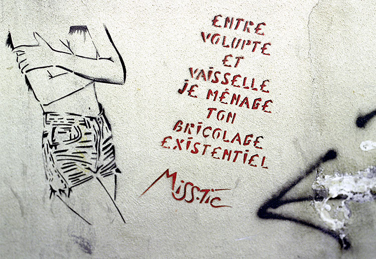 Entre volupté et vaisselle... - un graph'mur ou street art de Miss Tic, photographié par © Norbert Pousseur