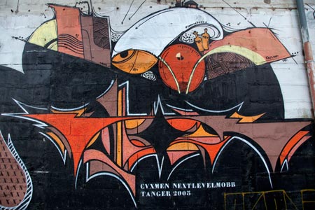 Composition en noir et orange - Graph’mur pris à Nantes par Norbert Pousseur ©