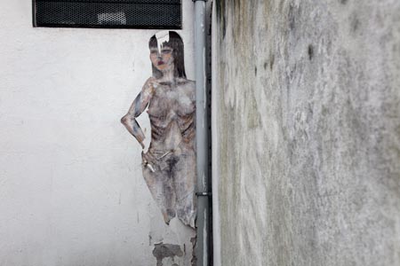 Nue, au coin d'un mur - Graph’mur pris à Nantes par Norbert Pousseur ©