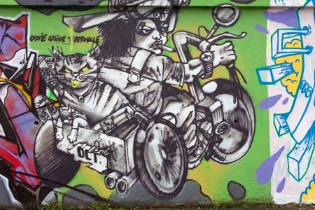 En moteur sur trois roues - Graph’mur pris à Nantes par Norbert Pousseur ©